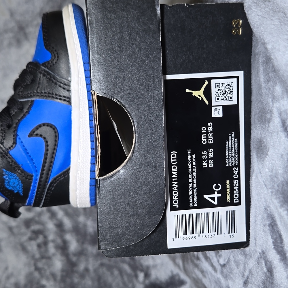 Jordan 1's - Picture 5 of 5